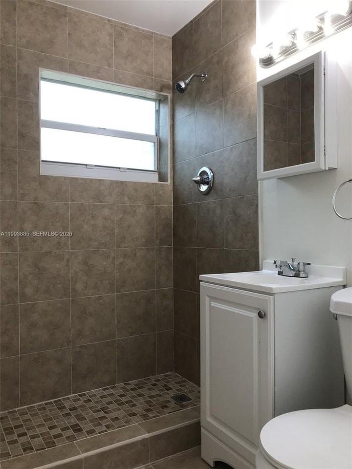 2362 Nw 34th St #2 - Photo 5 of 8