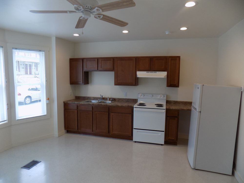 1910 Riverside Dr - Photo 2 of 6