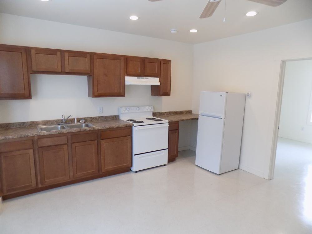 1910 Riverside Dr - Photo 3 of 6