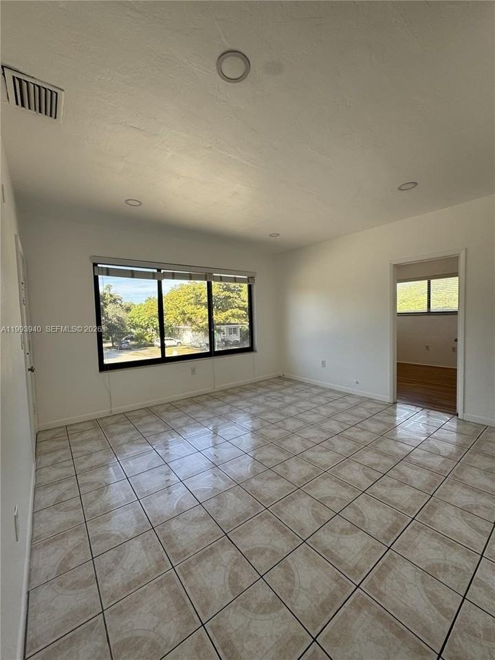 350 Madeira Ave #D - Photo 3 of 12