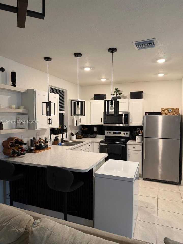 1473 Ne 5th Ave #1473 - Photo 2 of 3