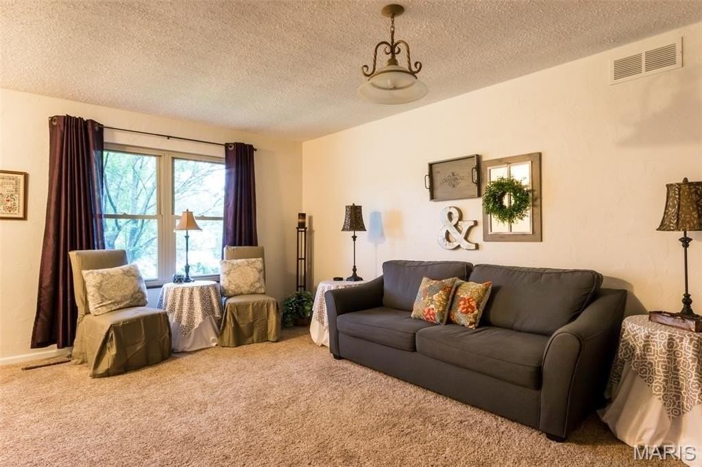 115 Meadow Ln S - Photo 4 of 15