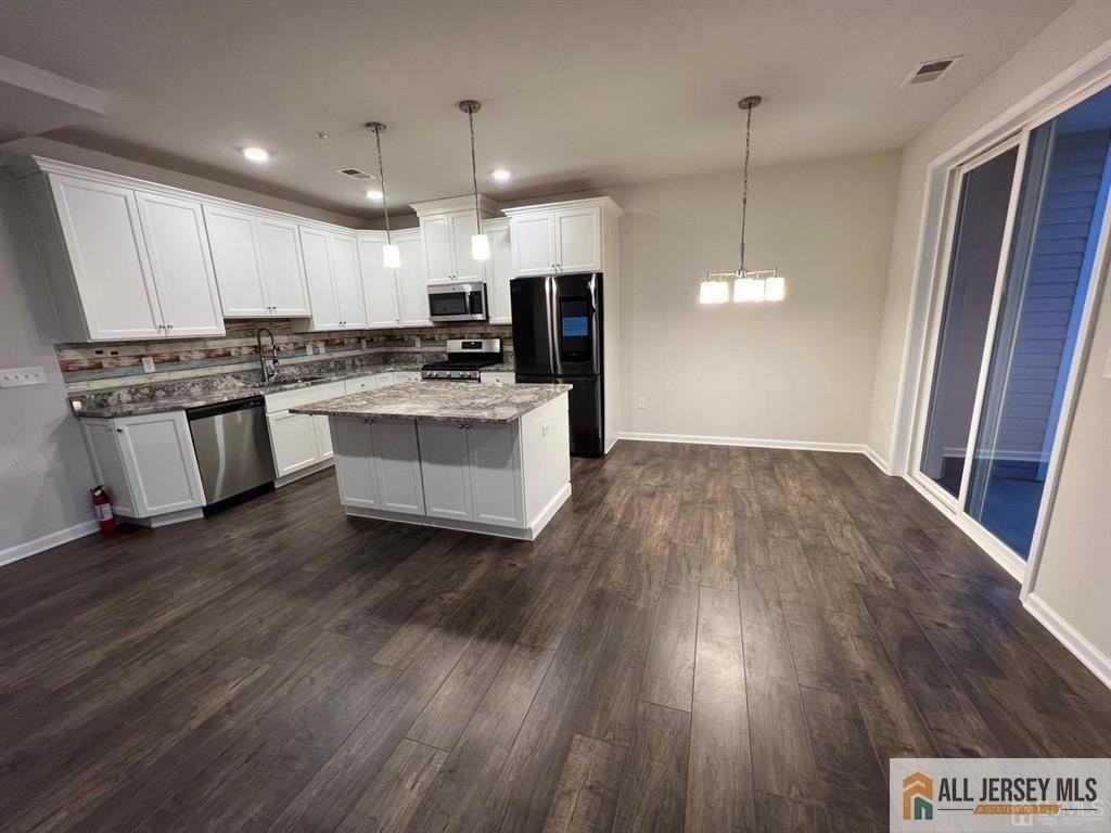 706 Greenland Sq #706 - Photo 3 of 12