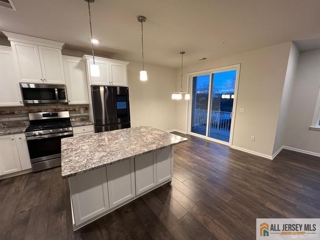 706 Greenland Sq #706 - Photo 4 of 12