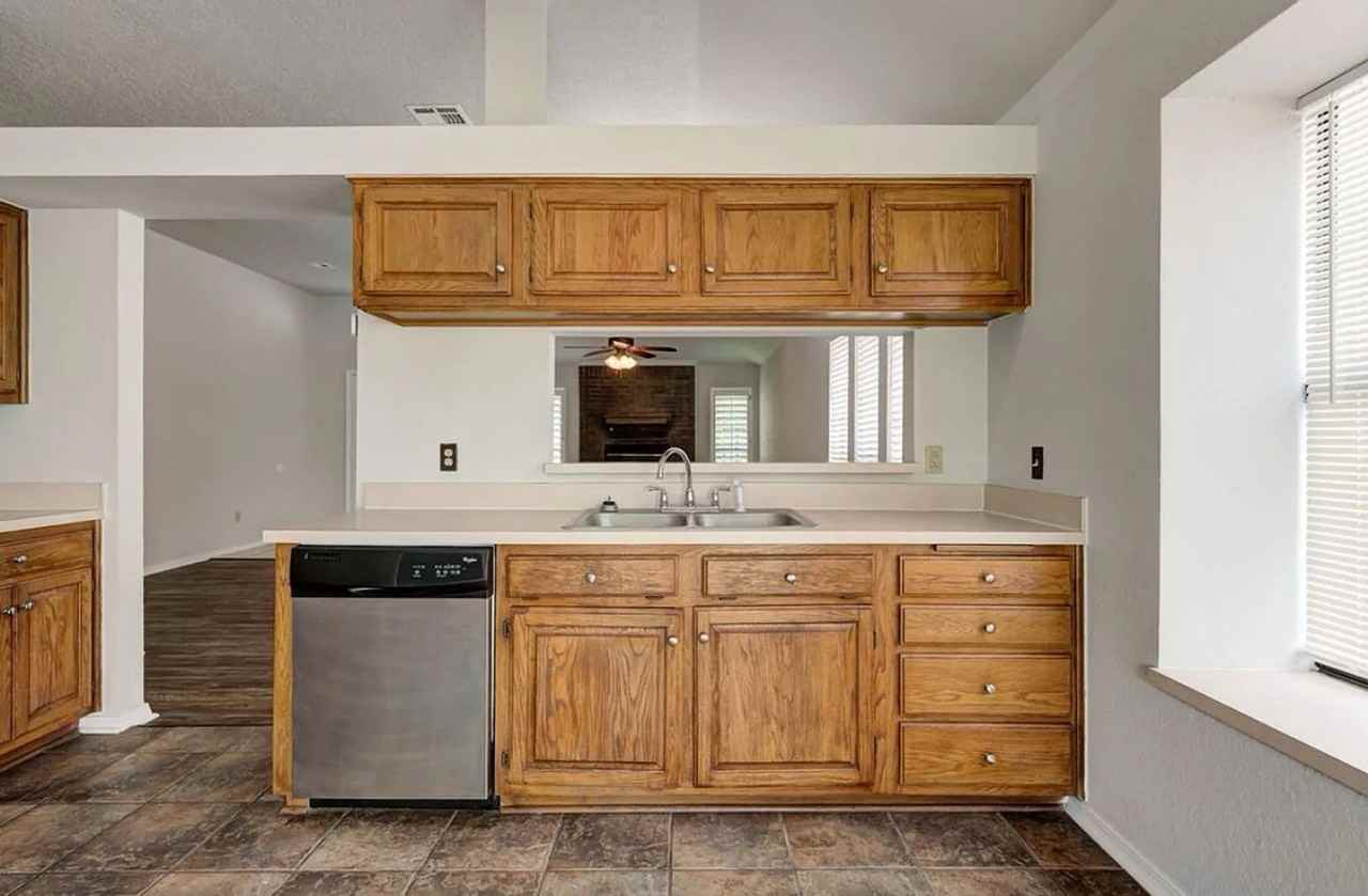 7805 Nw 105th Ter #1 - Photo 4 of 38