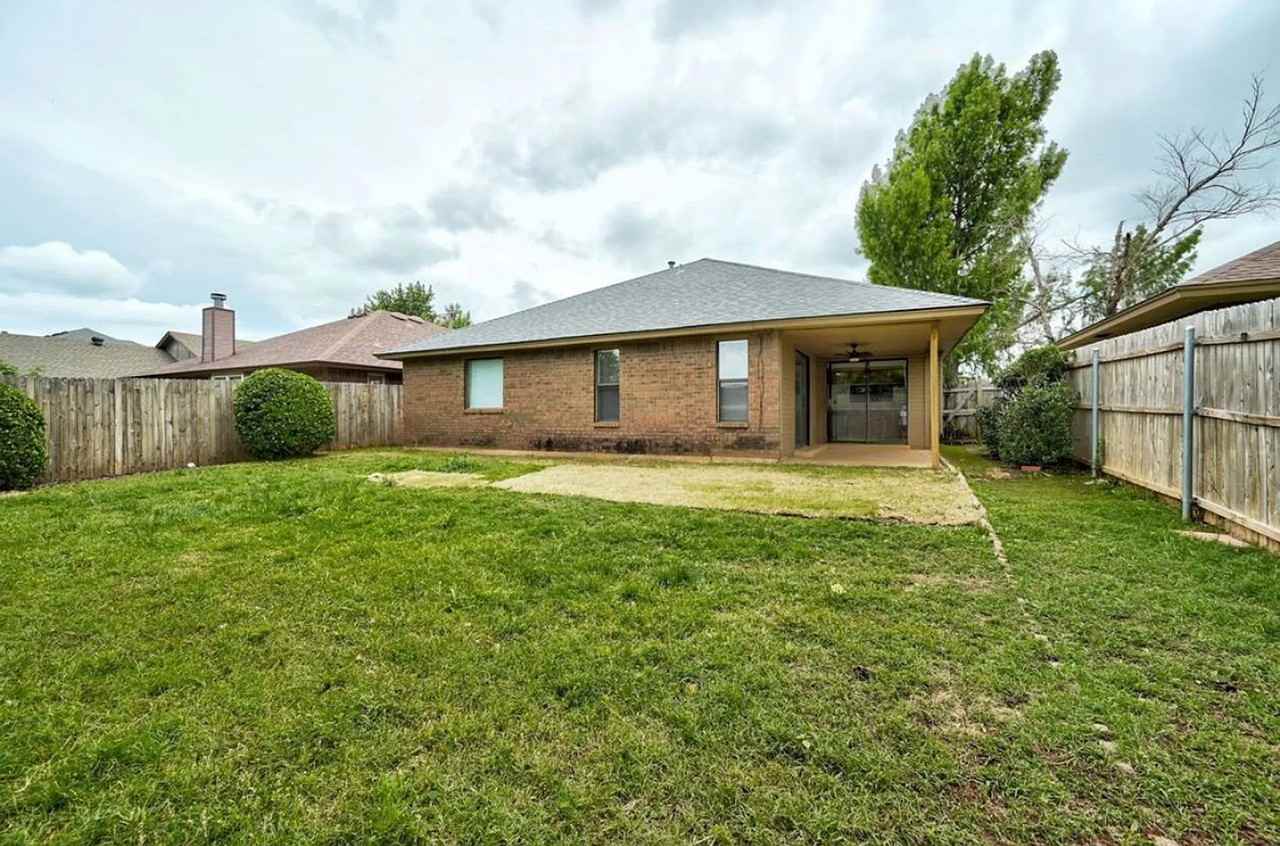 7805 Nw 105th Ter #1 - Photo 5 of 38