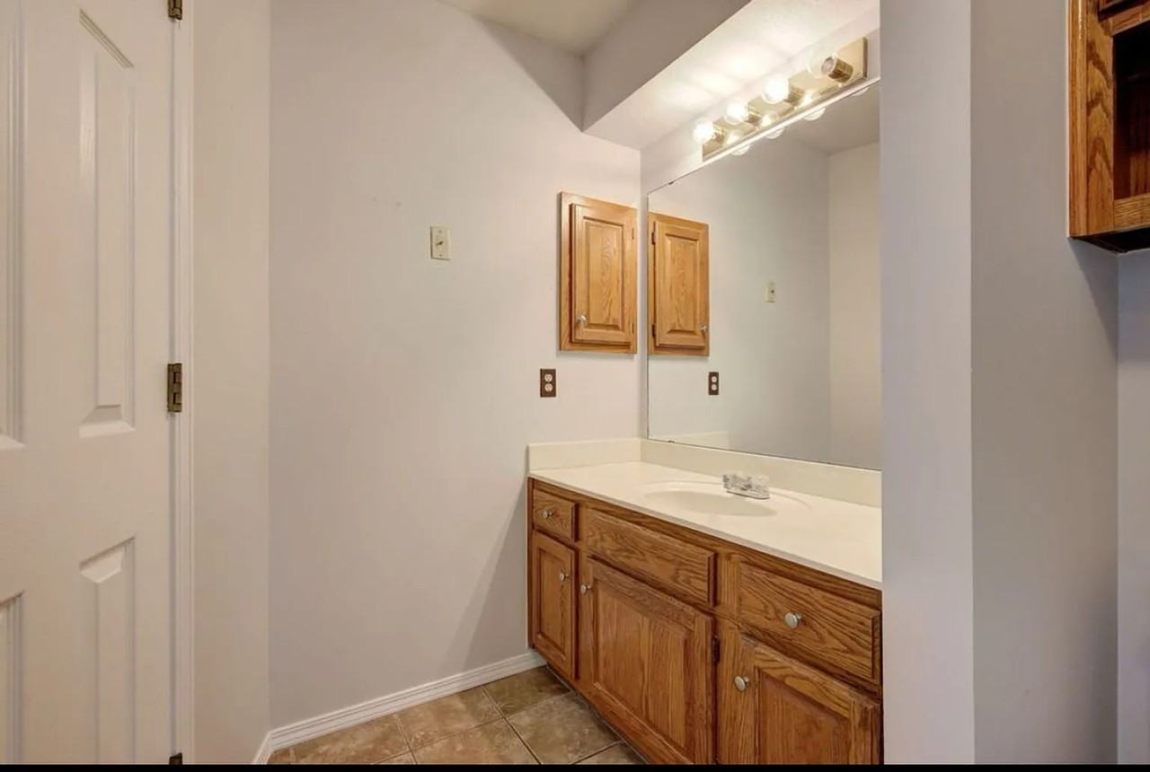 7805 Nw 105th Ter #1 - Photo 6 of 38