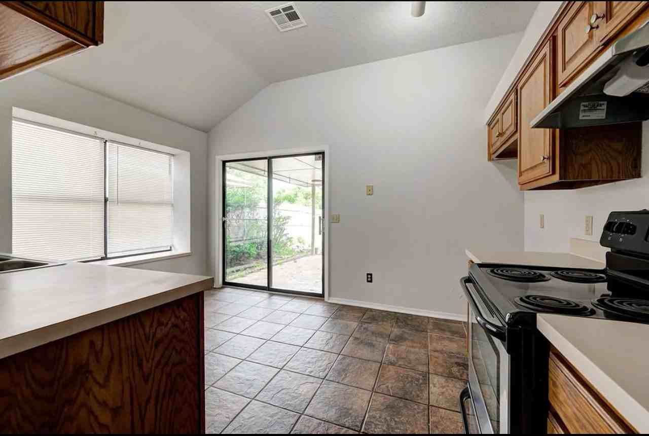 7805 Nw 105th Ter #1 - Photo 7 of 38