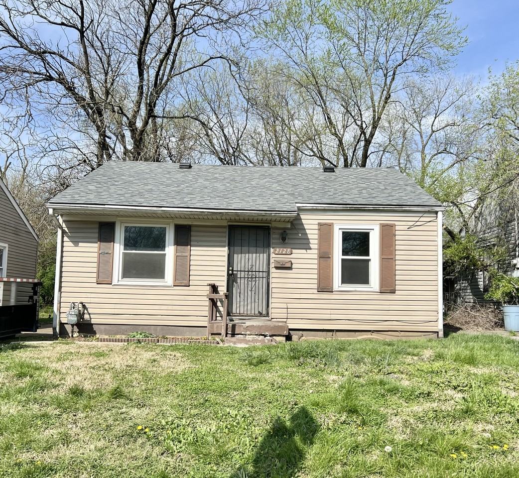 2126 S 40th St #1 - Photo 2 of 2