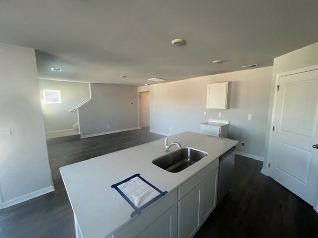 London Court #1 - Photo 4 of 16