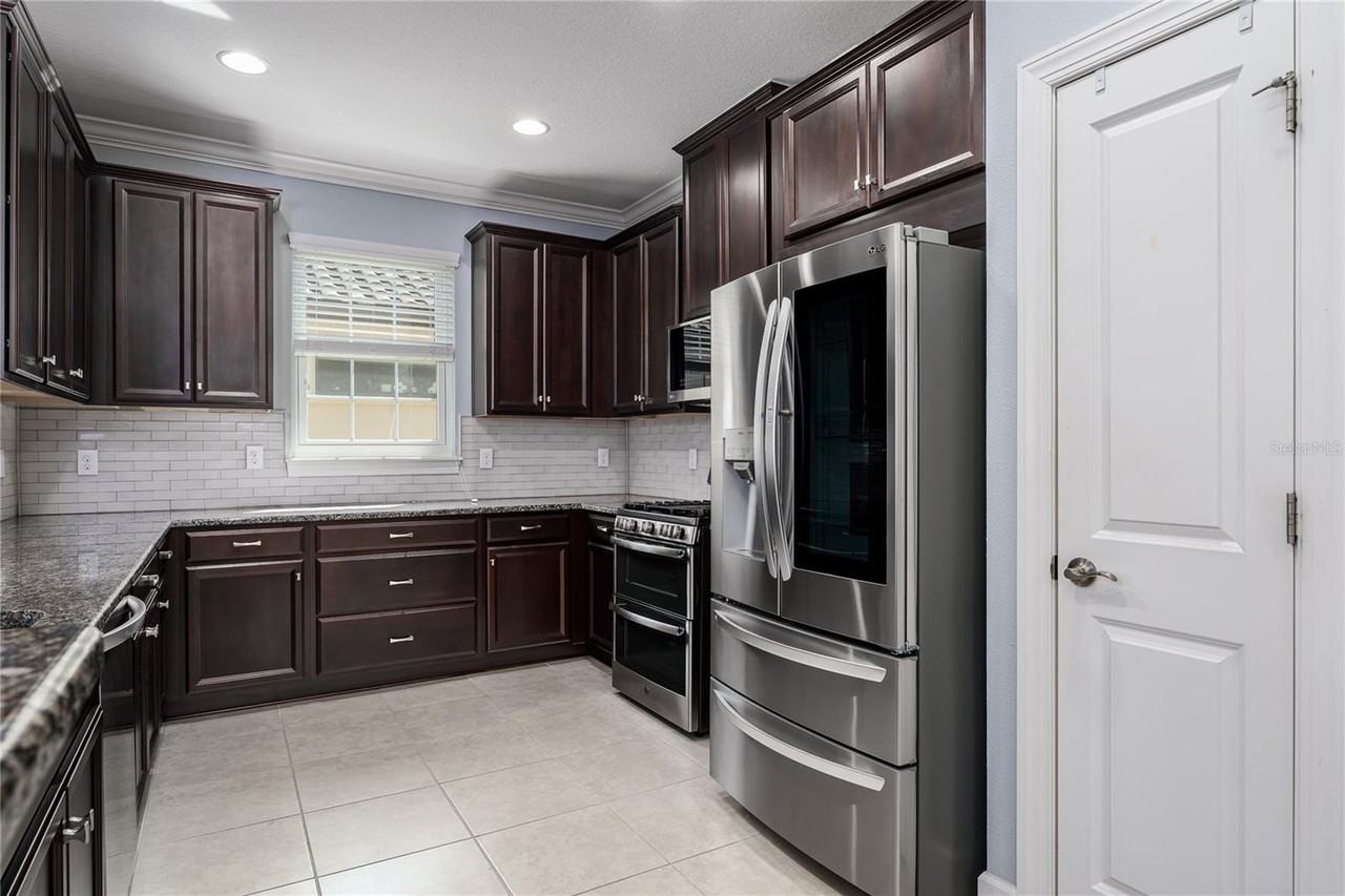 10413 Highland Park Pl - Photo 4 of 45