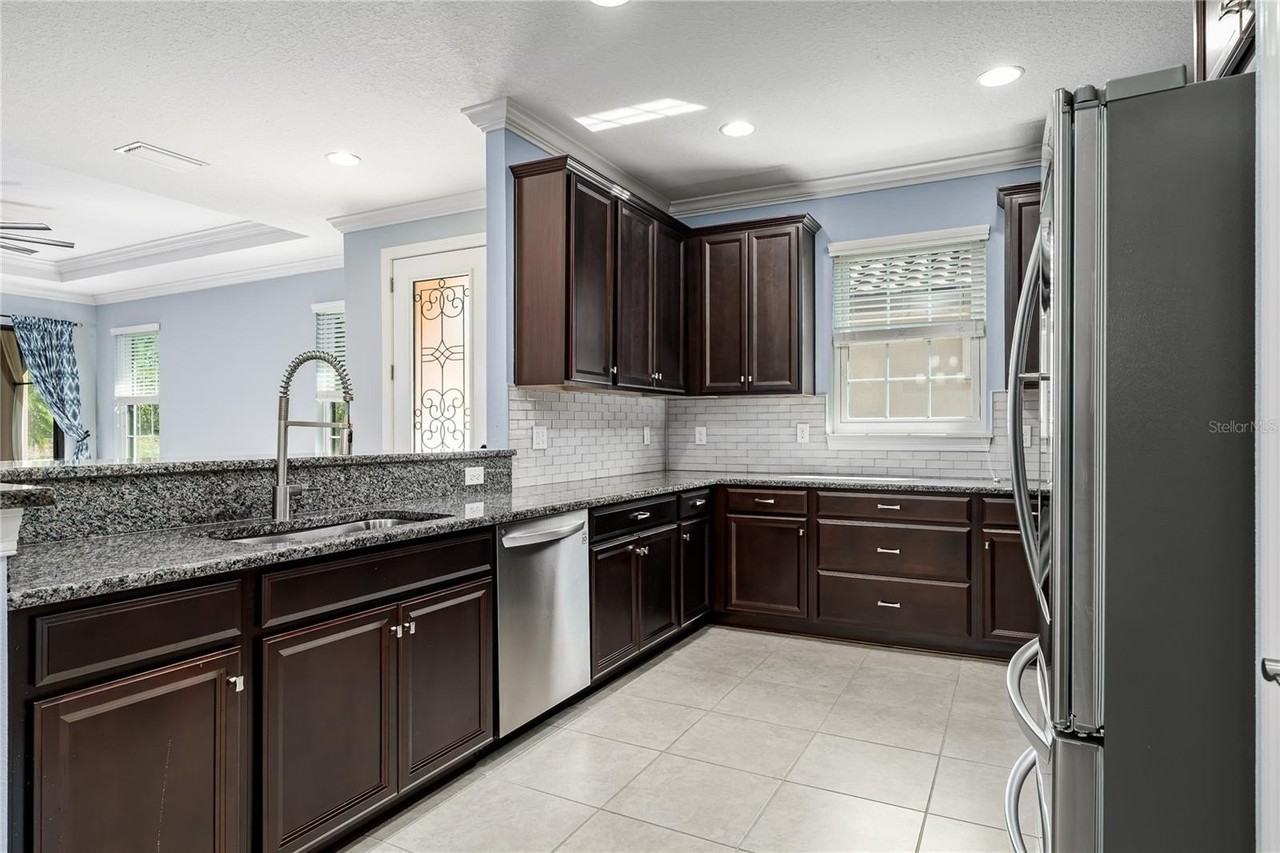 10413 Highland Park Pl - Photo 5 of 45