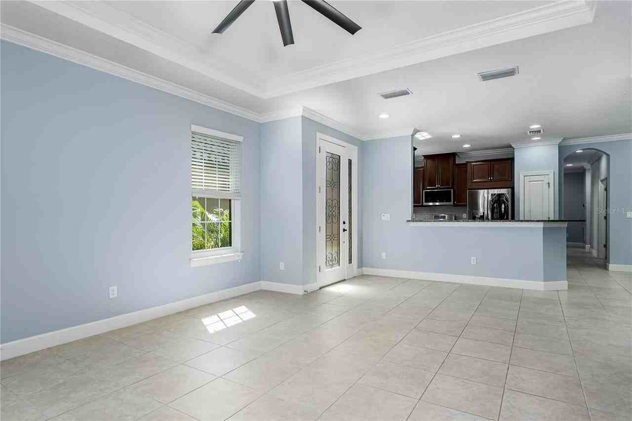 10413 Highland Park Pl - Photo 6 of 45