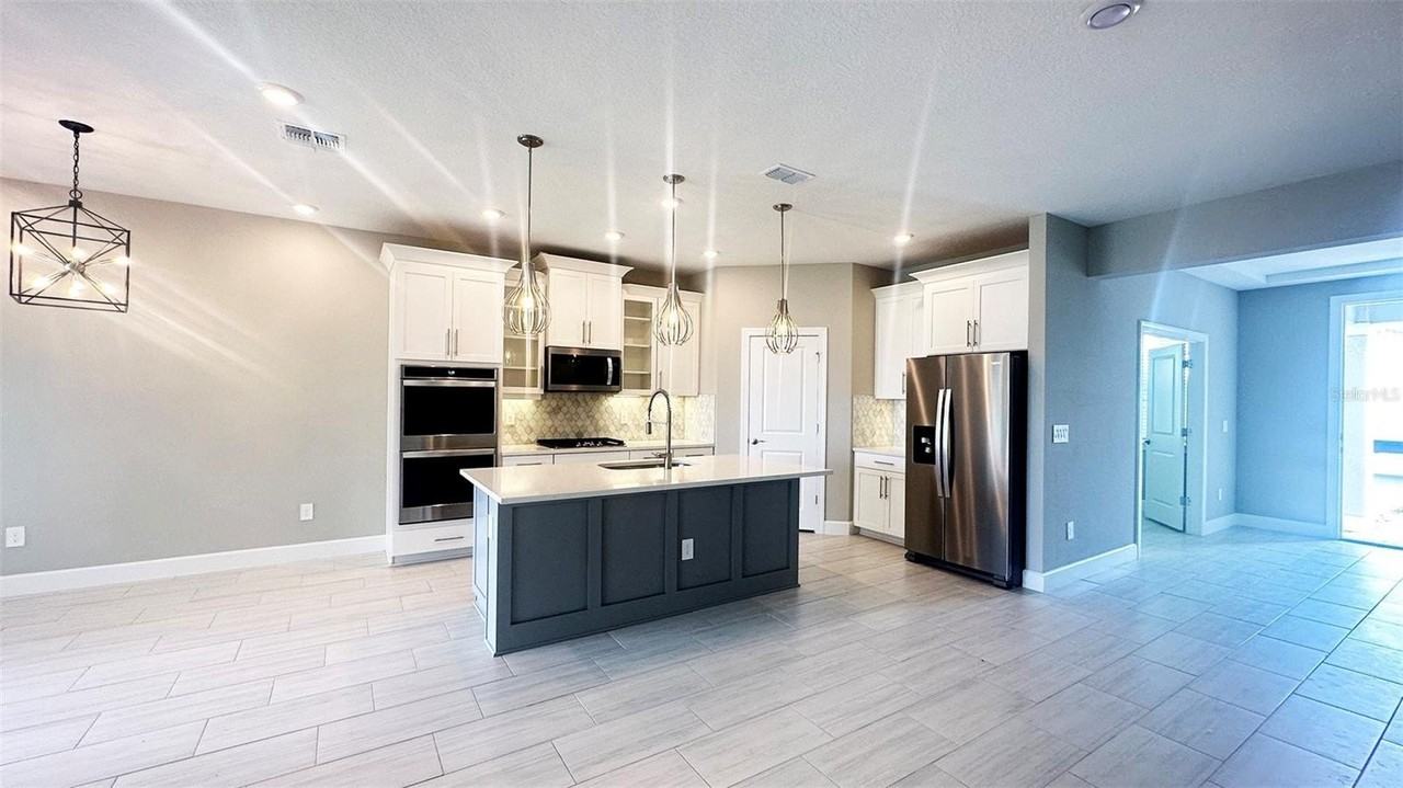 3806 Savanna Palms Ct - Photo 2 of 50