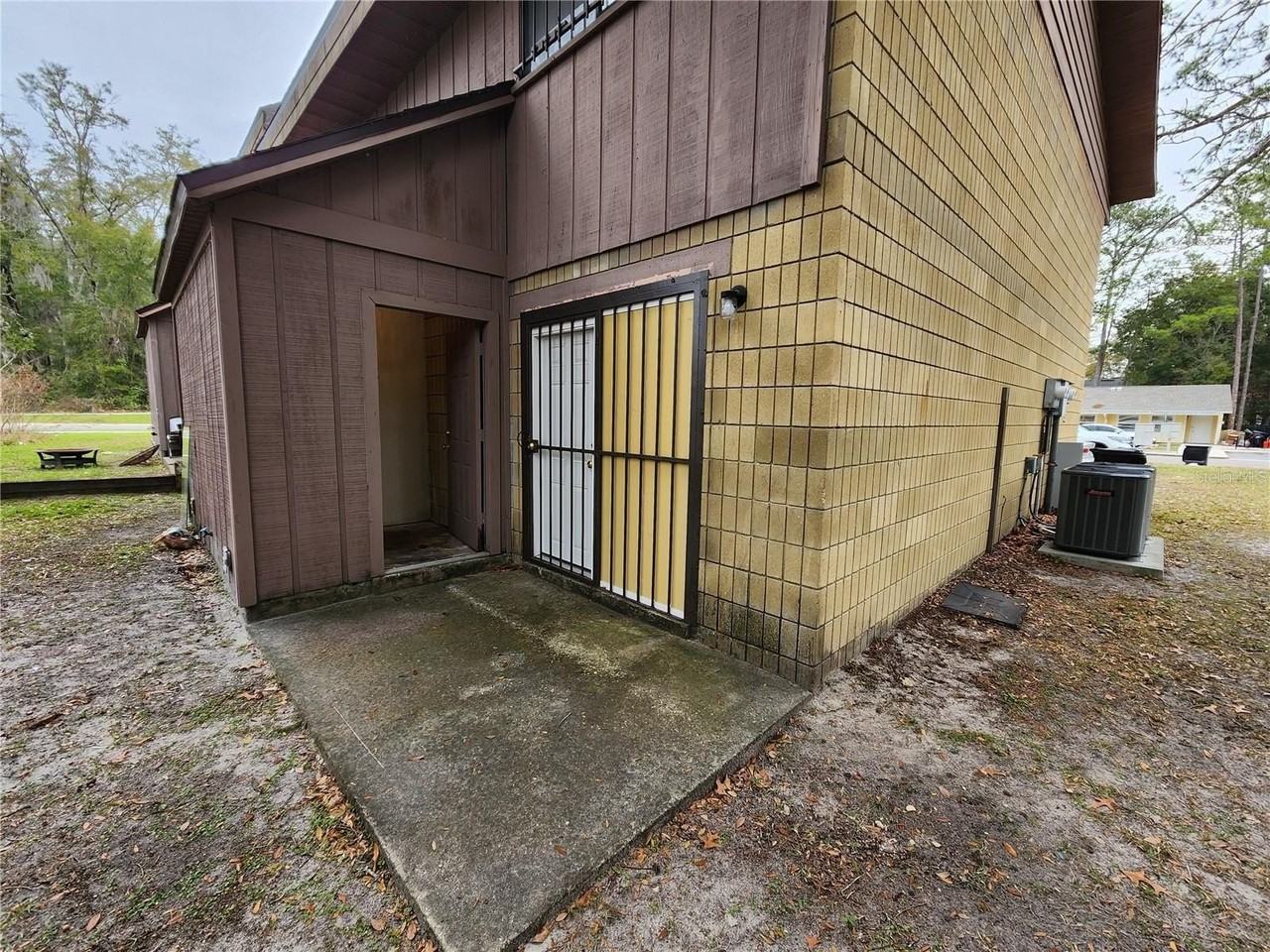 806 Sw 64th Ter #A - Photo 2 of 37