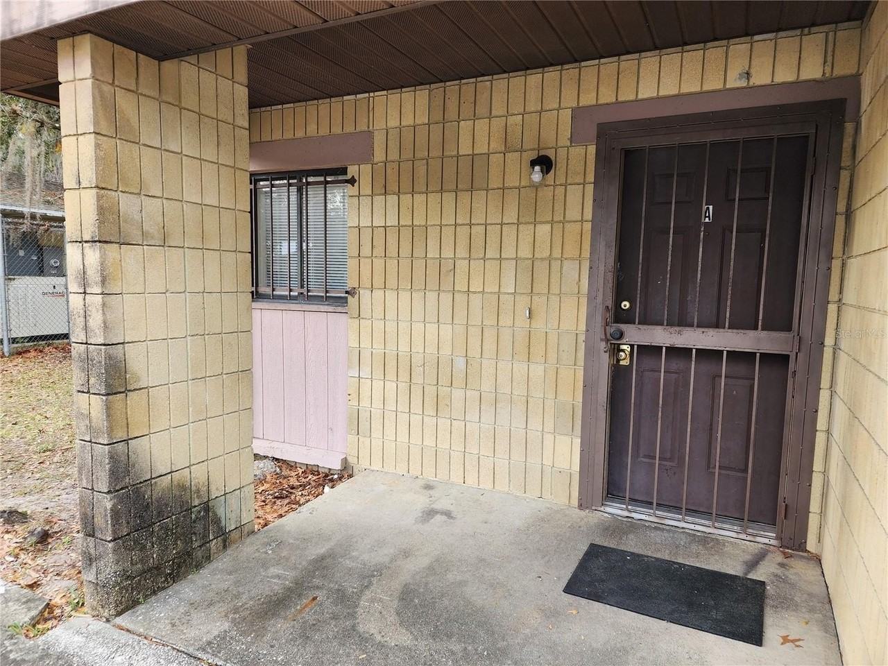 806 Sw 64th Ter #A - Photo 3 of 37