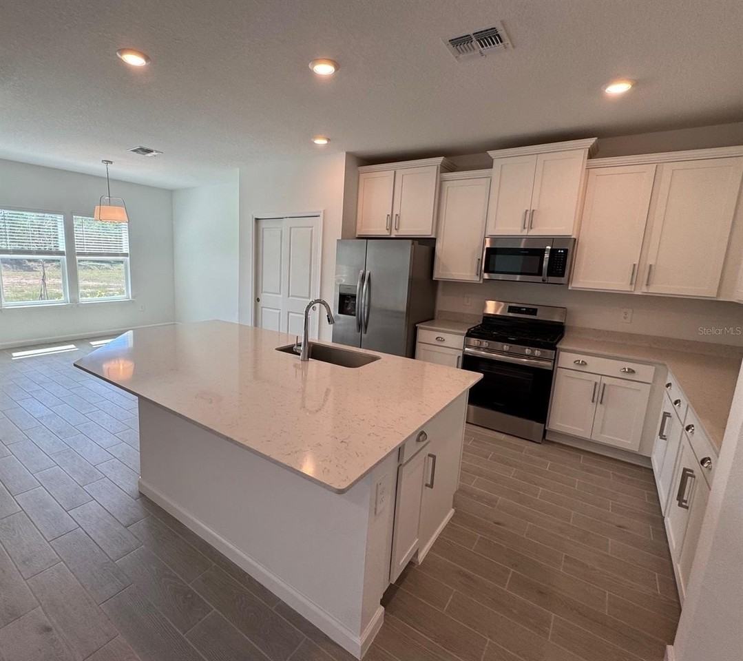 13717 Nw Convergence Blvd - Photo 2 of 19