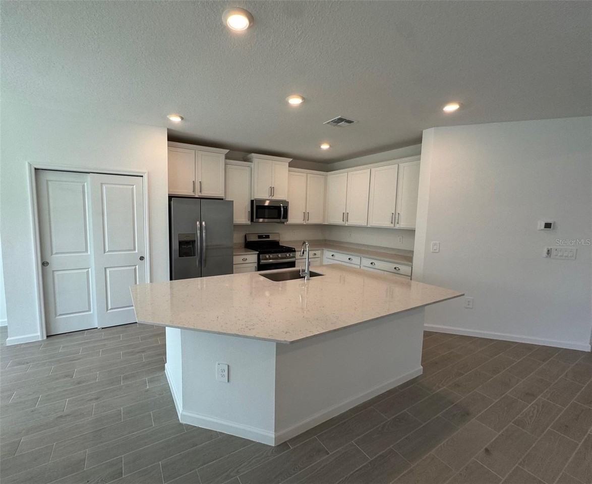 13717 Nw Convergence Blvd - Photo 4 of 19