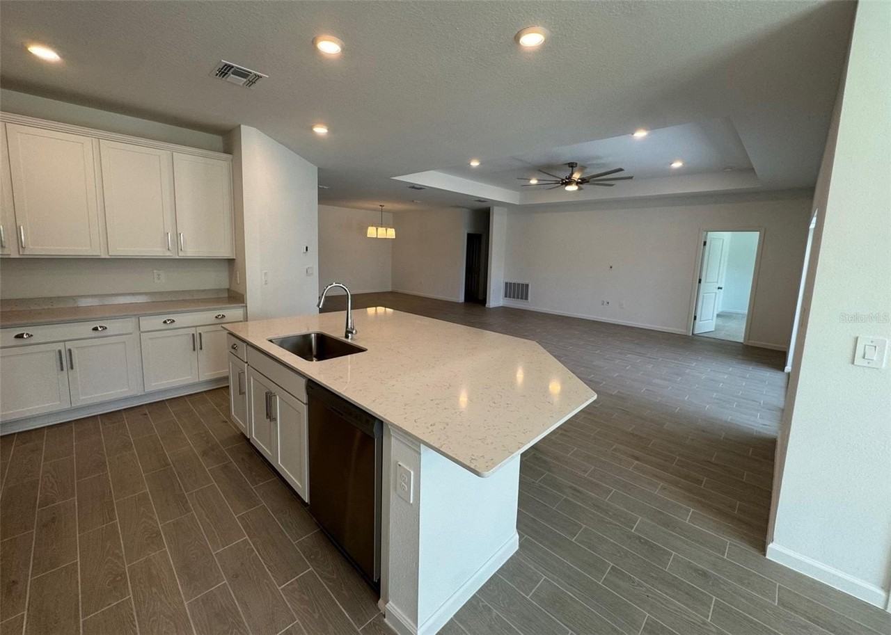 13717 Nw Convergence Blvd - Photo 5 of 19