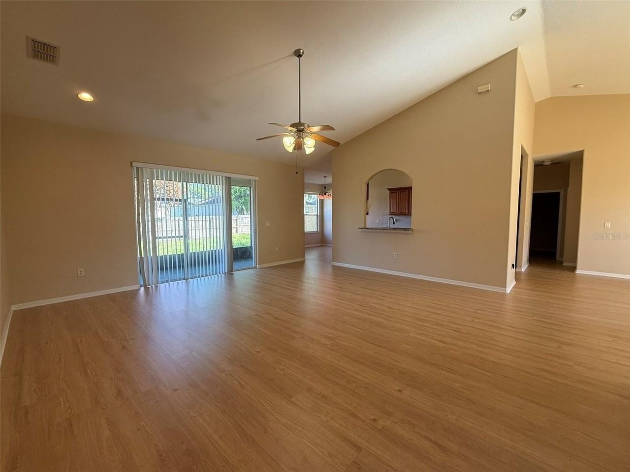 5398 Oxford Manor Cir - Photo 4 of 36