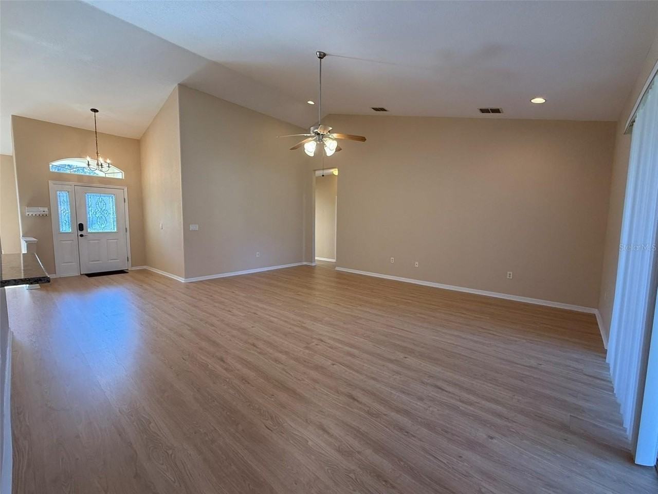 5398 Oxford Manor Cir - Photo 5 of 36