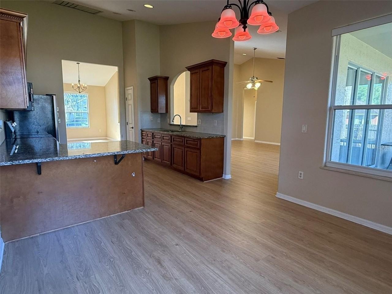 5398 Oxford Manor Cir - Photo 6 of 36