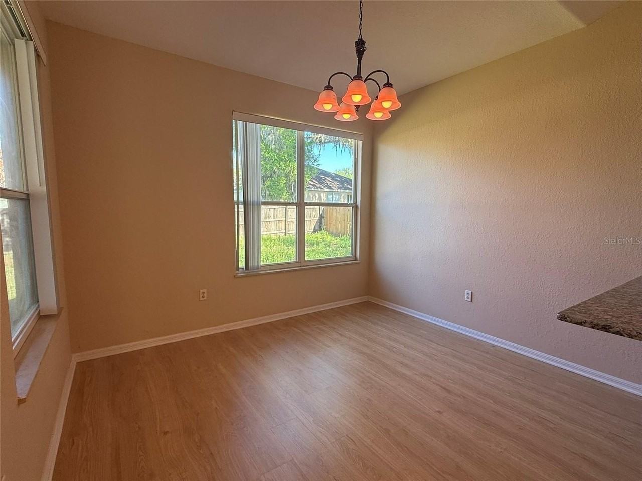 5398 Oxford Manor Cir - Photo 7 of 36