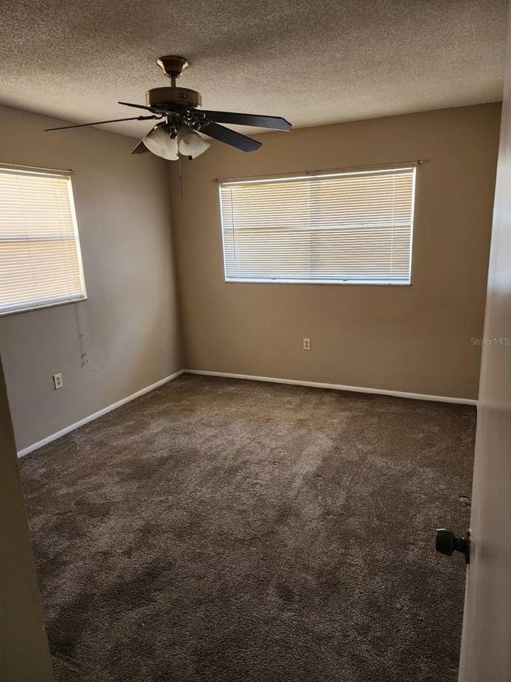 420 Alabama Ave - Photo 4 of 9