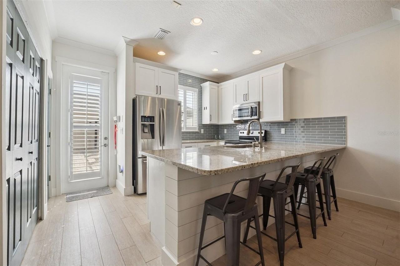 6939 Pasturelands Pl - Photo 7 of 27