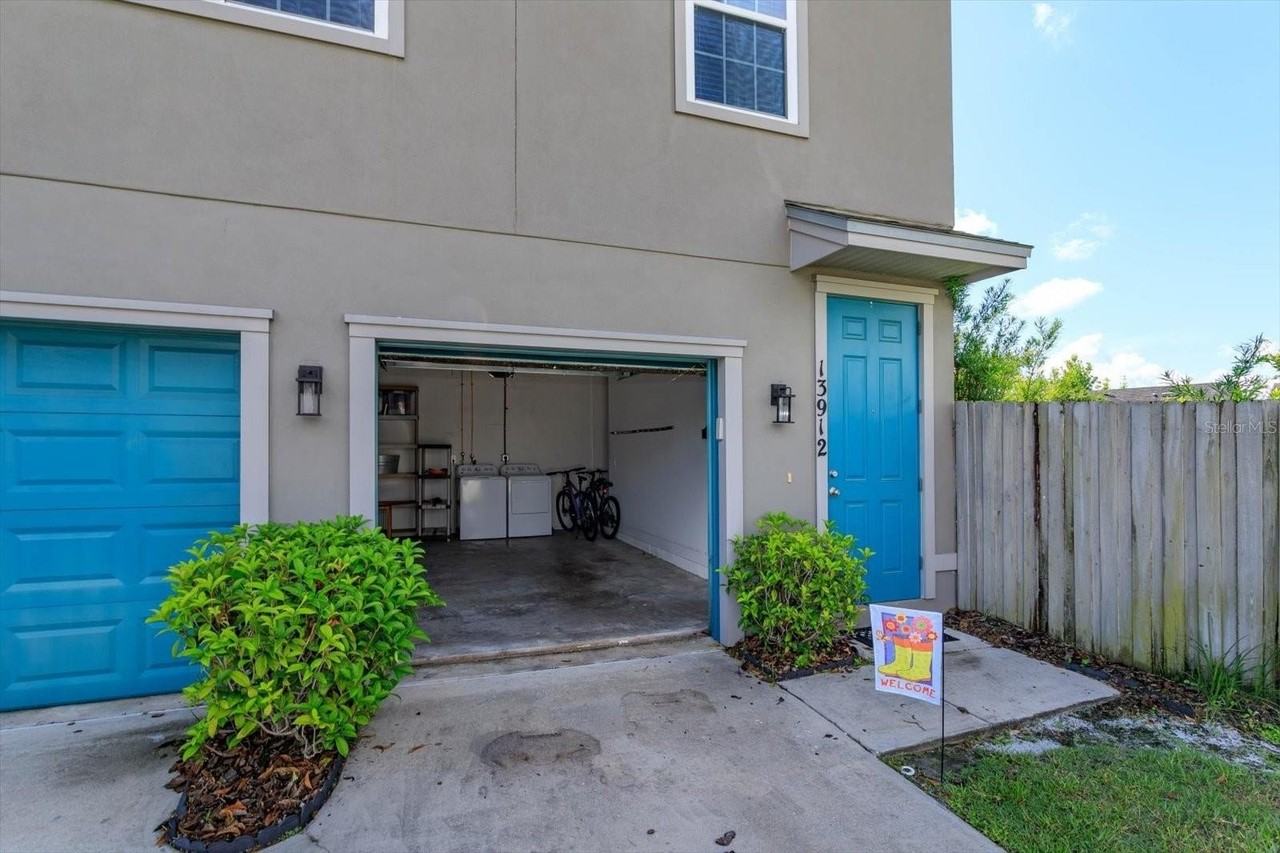 13912 Corrigan Ave - Photo 4 of 24