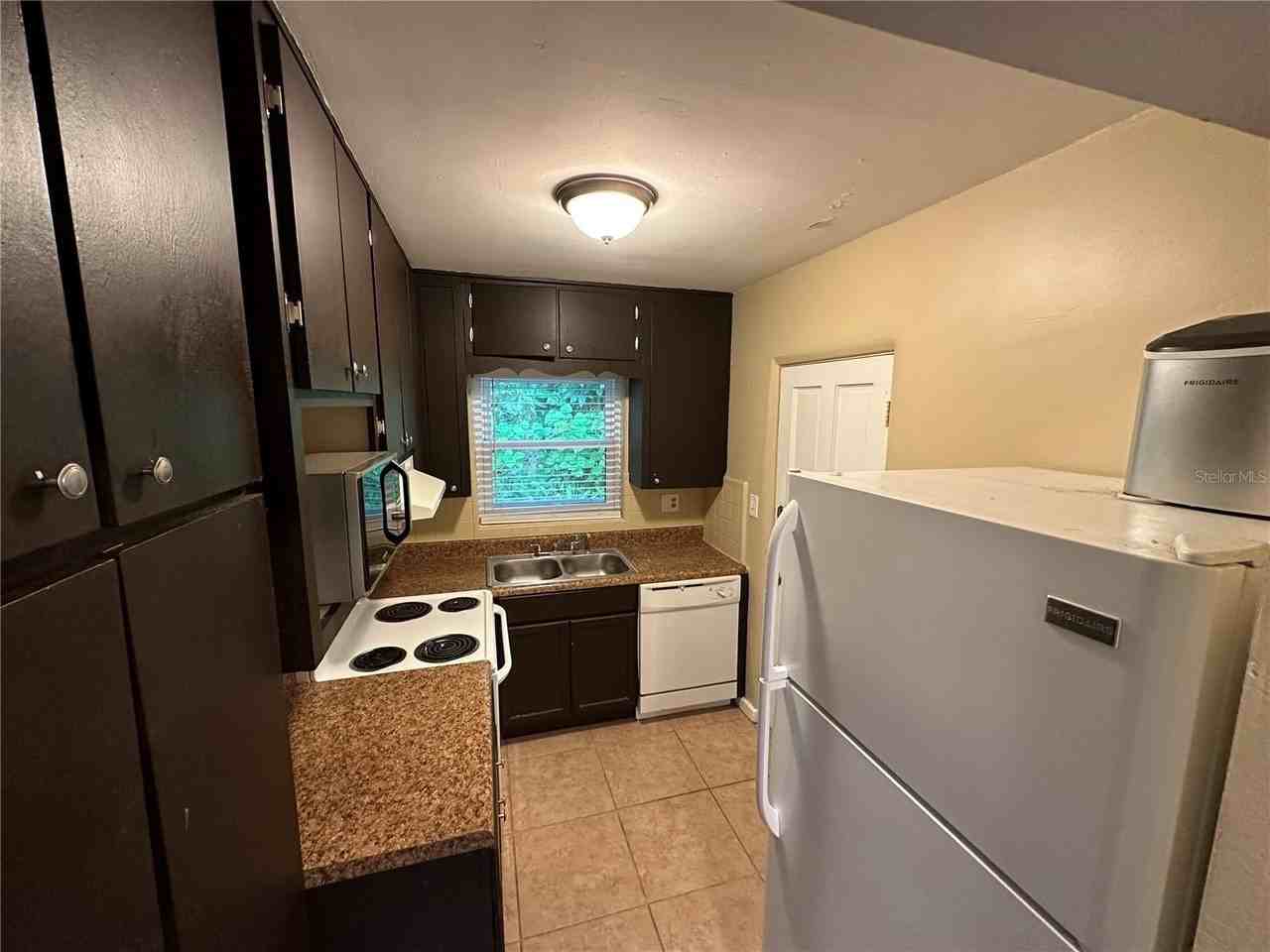 1633 E Livingston St - Photo 5 of 11