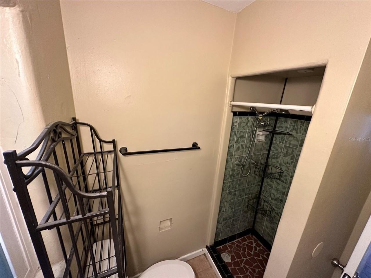 1633 E Livingston St - Photo 7 of 11