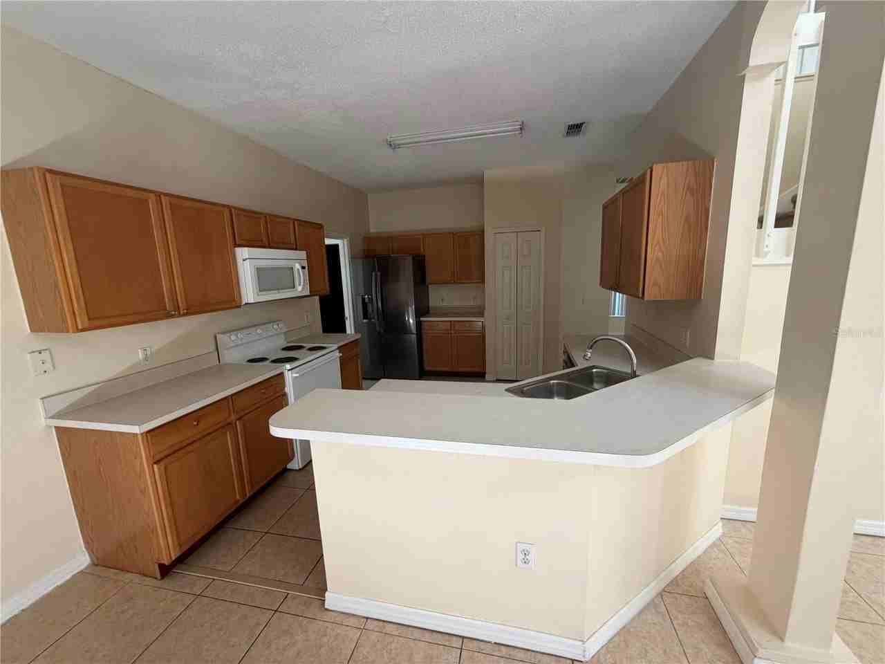 48 Cordona Dr - Photo 3 of 47