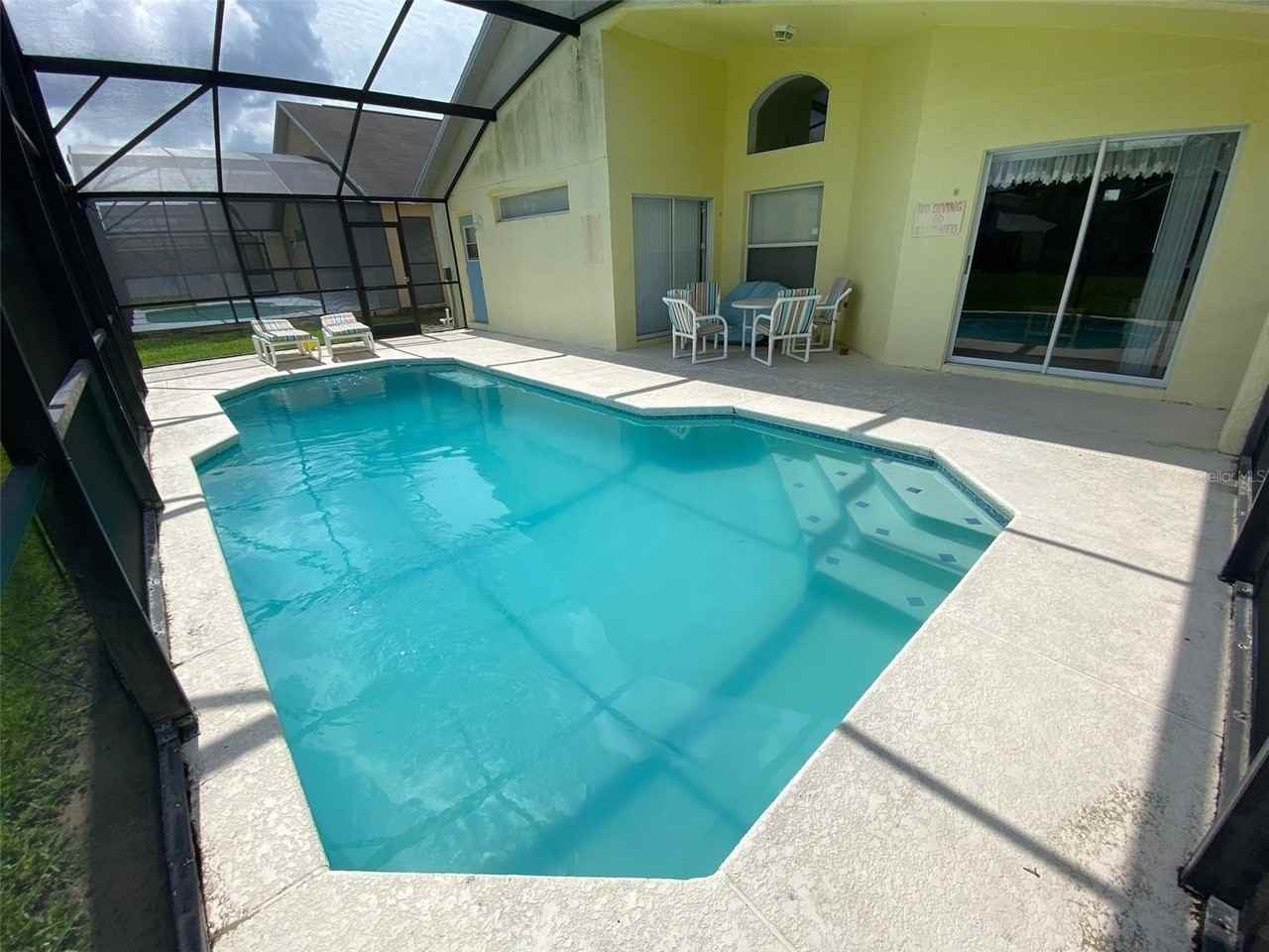 611 Casterton Cir - Photo 2 of 24