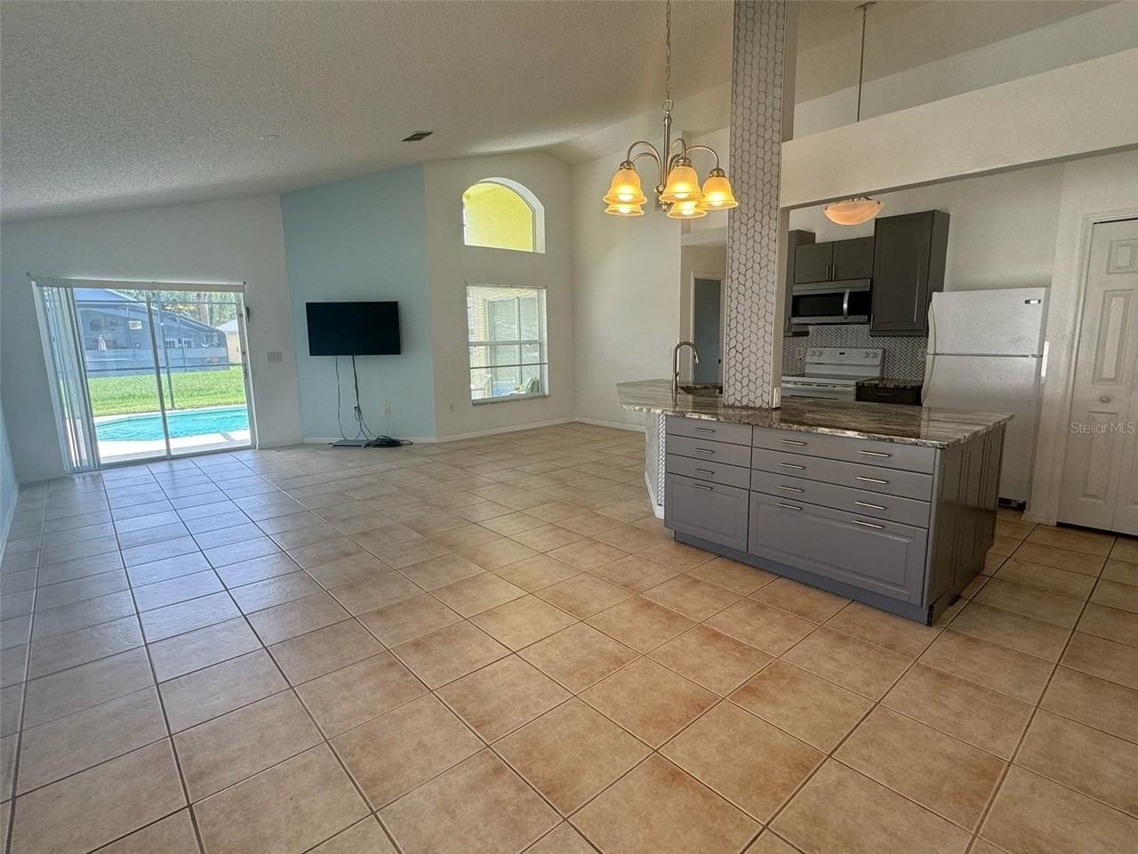 611 Casterton Cir - Photo 3 of 24