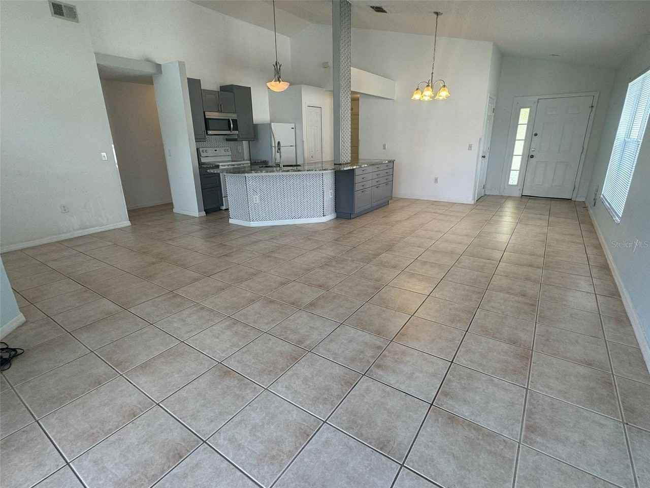 611 Casterton Cir - Photo 5 of 24