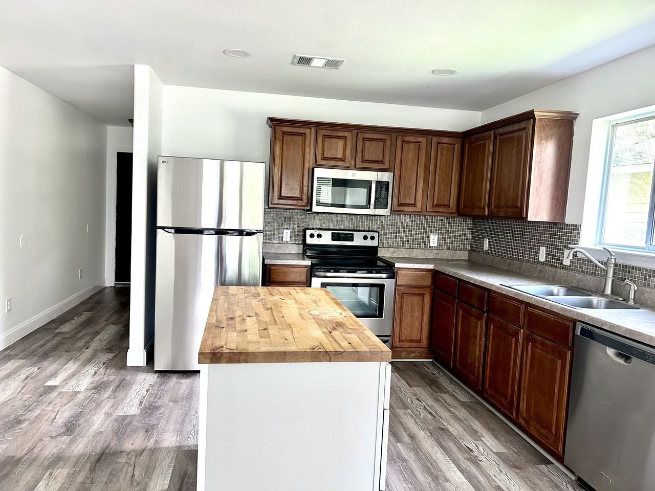 529 W Metcalfe St #1 - Photo 4 of 35