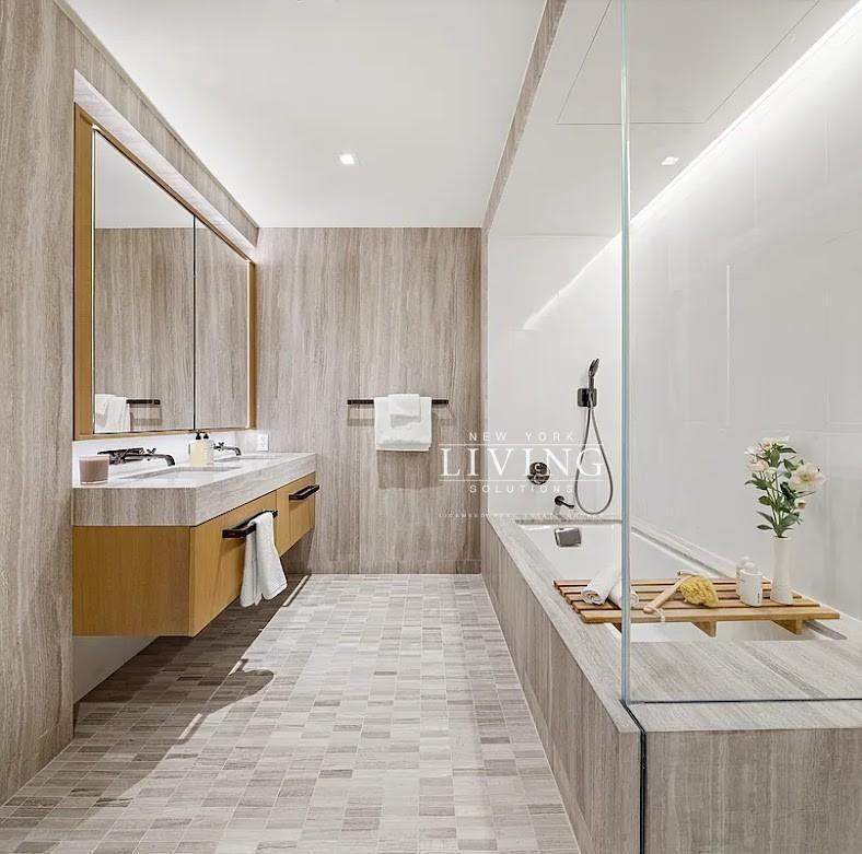 77 Greenwich St - Photo 3 of 10