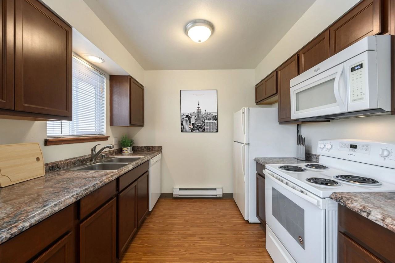 2 Bed, 1 Bath - Photo 4 of 47