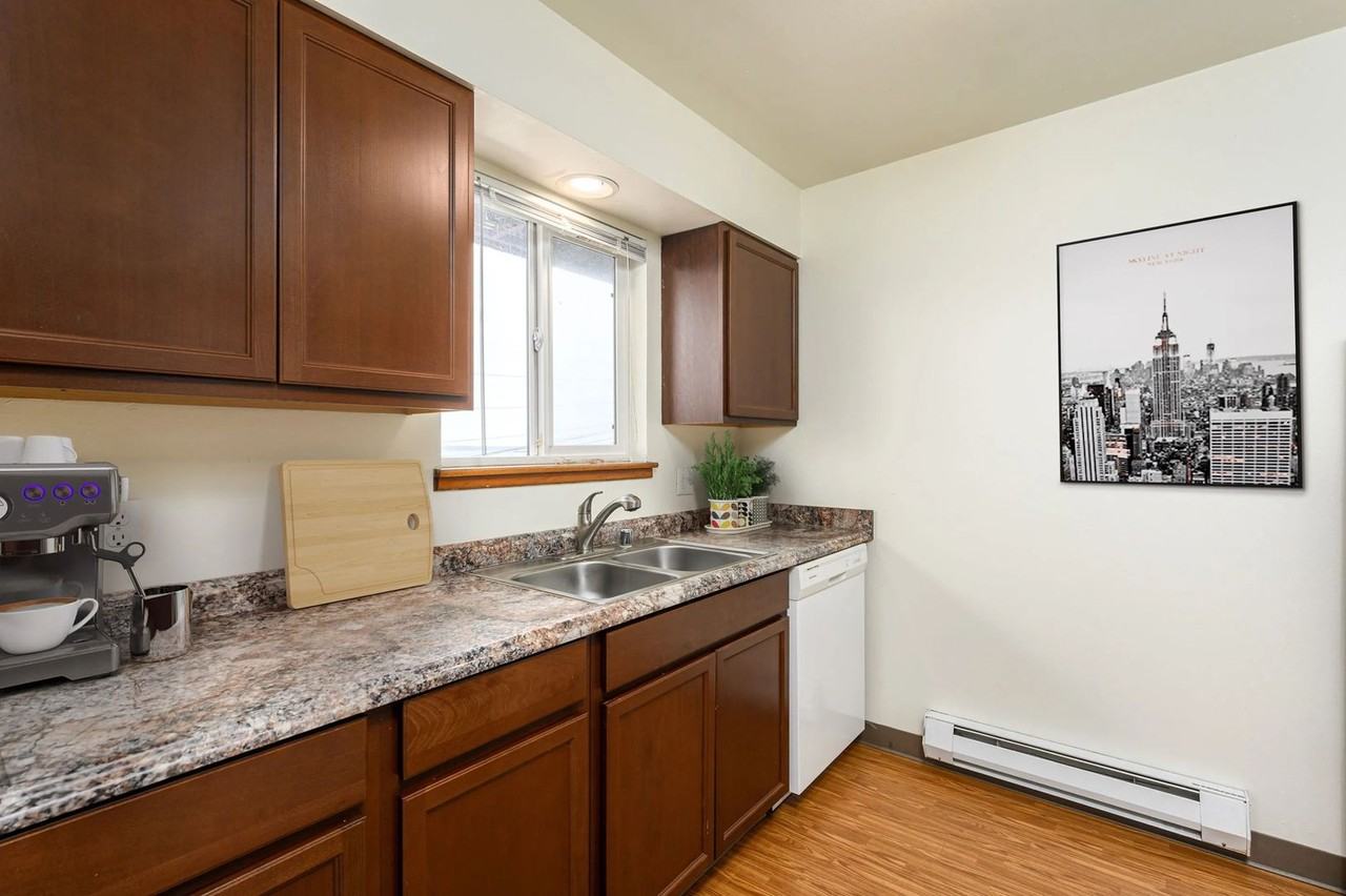 2 Bed, 1 Bath - Photo 6 of 47