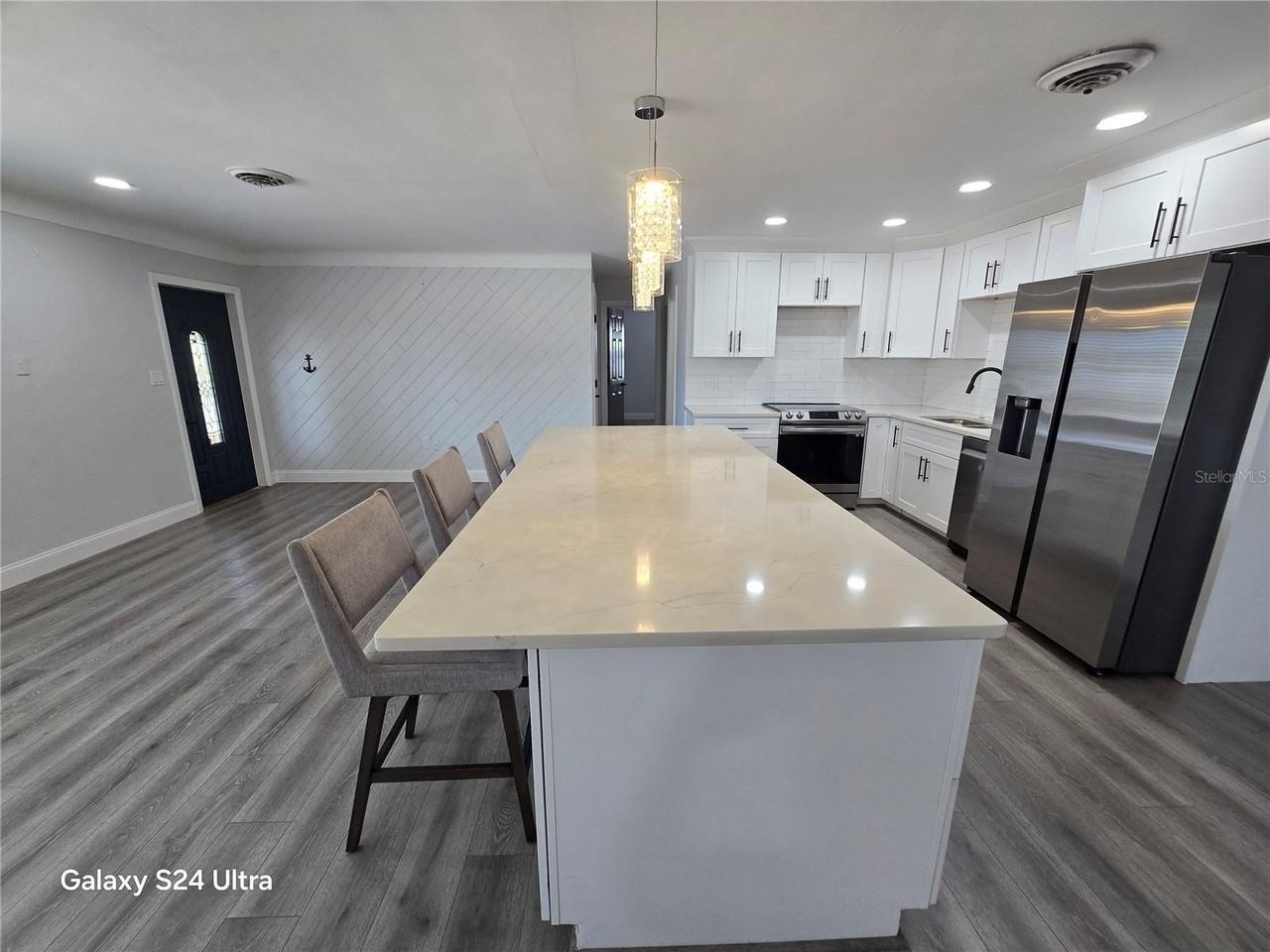 5942 52nd Ave N - Photo 4 of 26