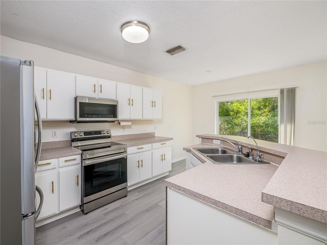 9619 Carlsdale Dr - Photo 7 of 33