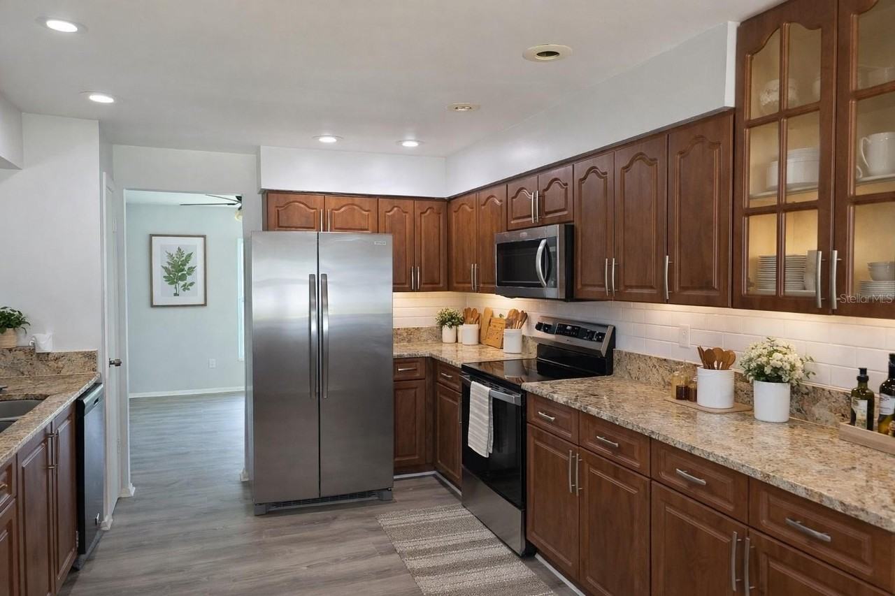 16007 Pennington Rd - Photo 4 of 6