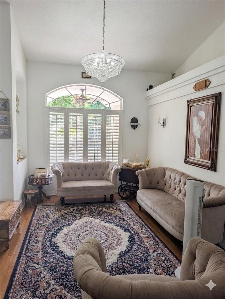 18027 Palm Breeze Dr - Photo 4 of 36