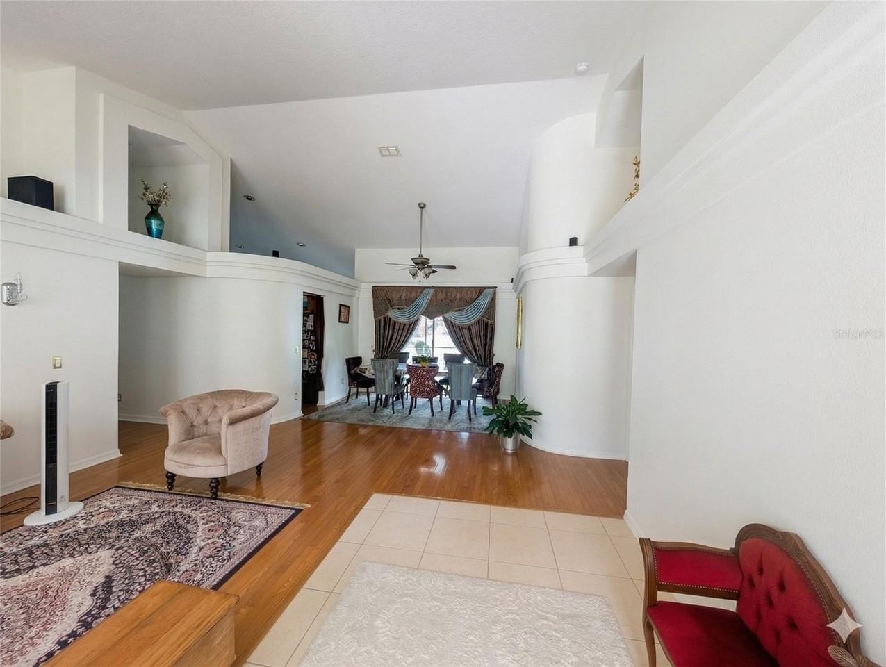 18027 Palm Breeze Dr - Photo 6 of 36