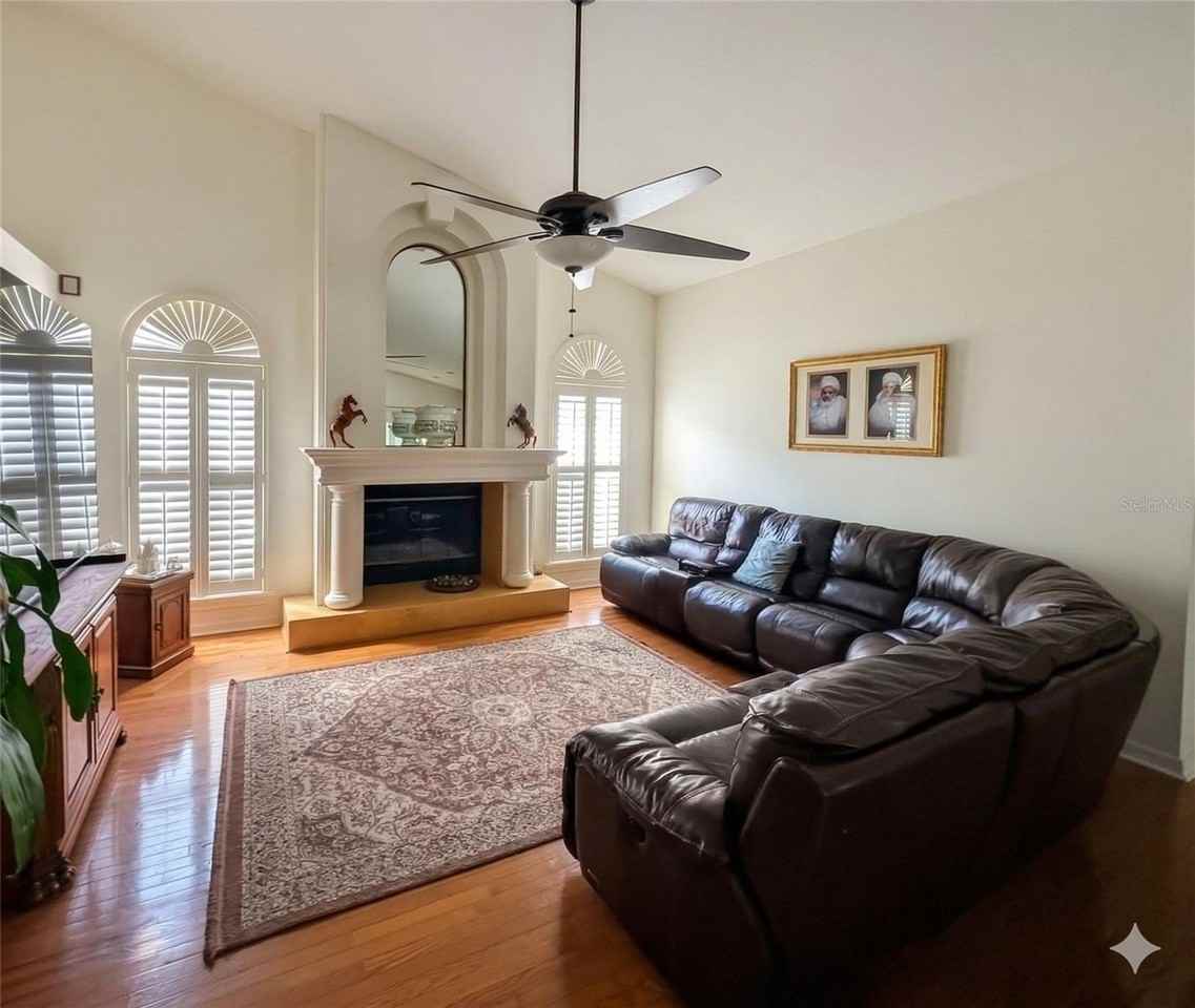 18027 Palm Breeze Dr - Photo 7 of 36