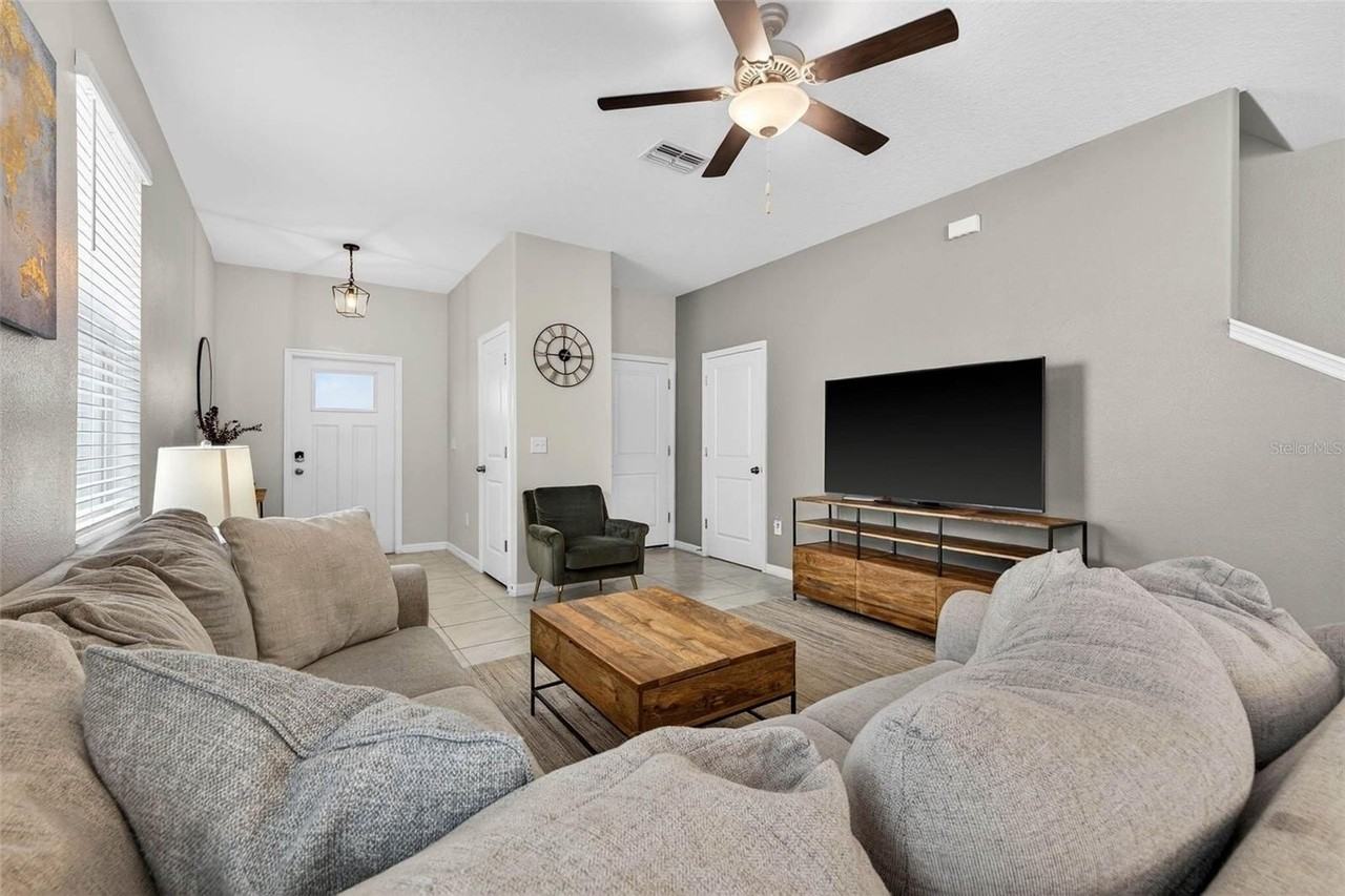 10432 Shady Preserve Dr - Photo 3 of 35