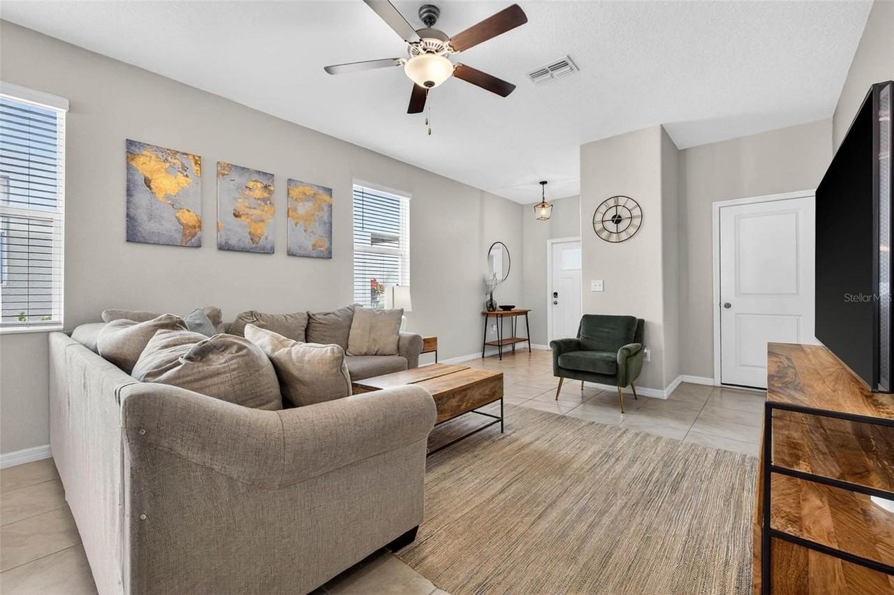 10432 Shady Preserve Dr - Photo 4 of 35