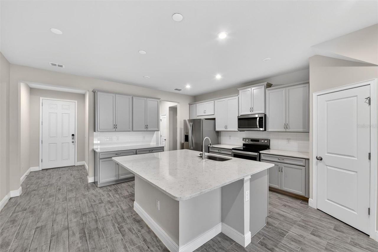 6050 Grand Sonata Ave - Photo 7 of 32