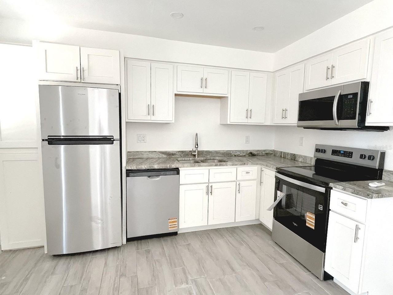 24 Lynn Way #24 - Photo 3 of 17